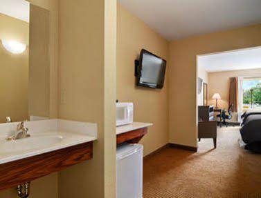 Super 8 Monterey Hotell Eksteriør bilde